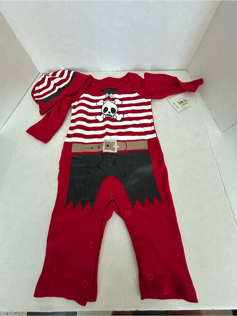 Halloween Red Pirate Stripe infant One-Piece Bodysuit Sleeper with Hat Sz 0-3M